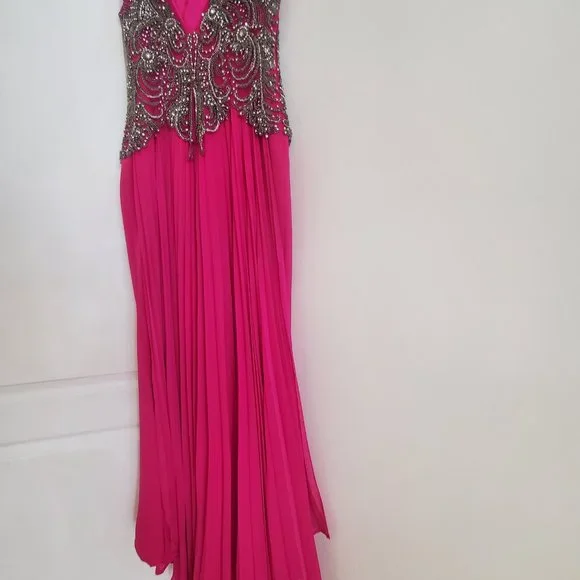 FUNDA ALLURE Embroidered Trumpet Dress with trainline